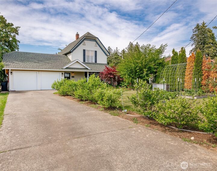 Property Photo:  704  Glenning Street  WA 98264 
