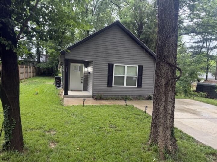 Property Photo:  707 Edelen Avenue  KY 40004 