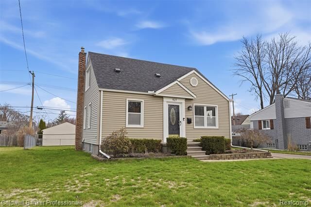 Property Photo: 927 Montrose Avenue MI 48073