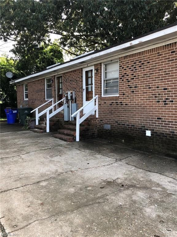 Property Photo:  1336 E Balview Ave B  VA 23503 