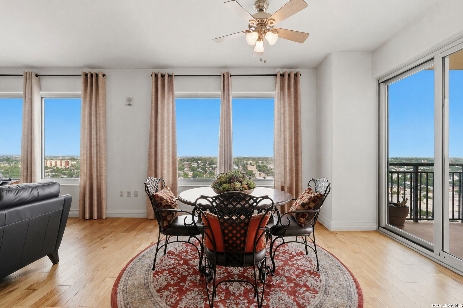 Property Photo:  215 Center St Apt 1805  TX 78202 