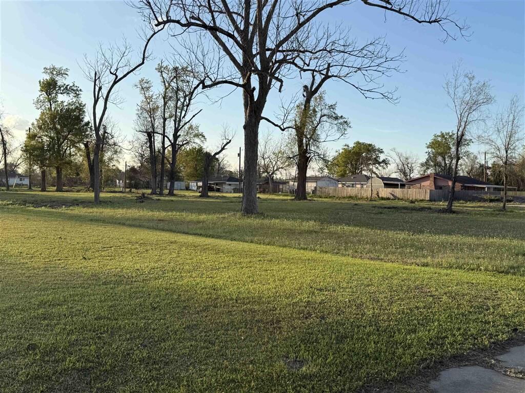 Property Photo:  Tbd Lot 13 & 14 N Simmons Street  LA 70601 