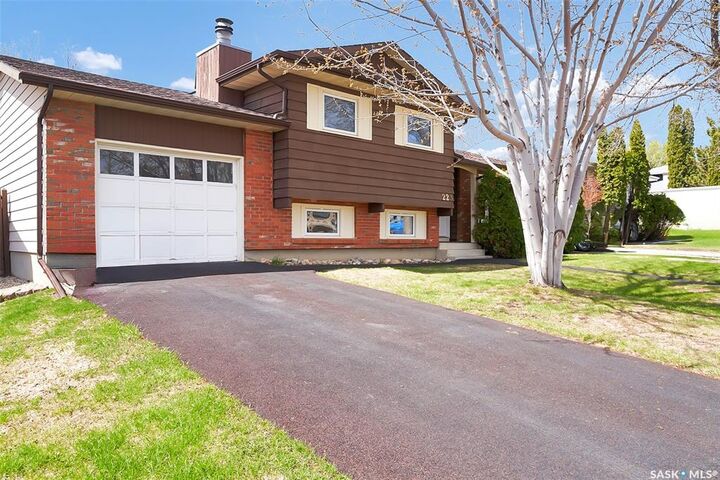 Photo de la propriété:  223 Penryn Crescent  SK S7H 5G5 