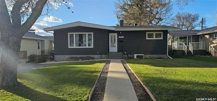 1445 Ashley Drive — photo 1