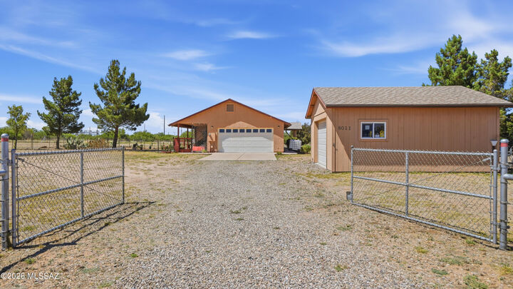 Property Photo: 8011 E Chukar Valley Drive AZ 85615