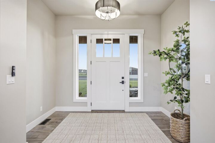 Property Photo: 7007 Grange St WA 99338