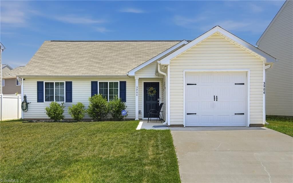 Property Photo:  3904 Bissett Way  NC 27405 