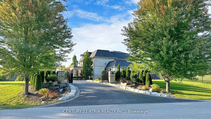 Photo de la propriété: 111 Lake Woods Drive ON L4A 1P1