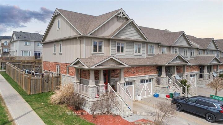 1 Laverty Crescent — photo 1