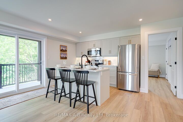 Property Photo: 428 Queen Street W 3 ON N4X 0C8
