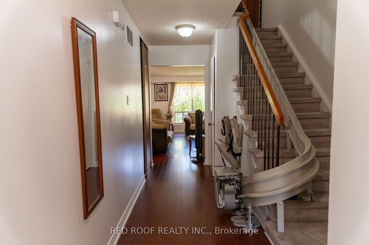 Property Photo:  64 Farm Green Way  ON M3A 3M2 