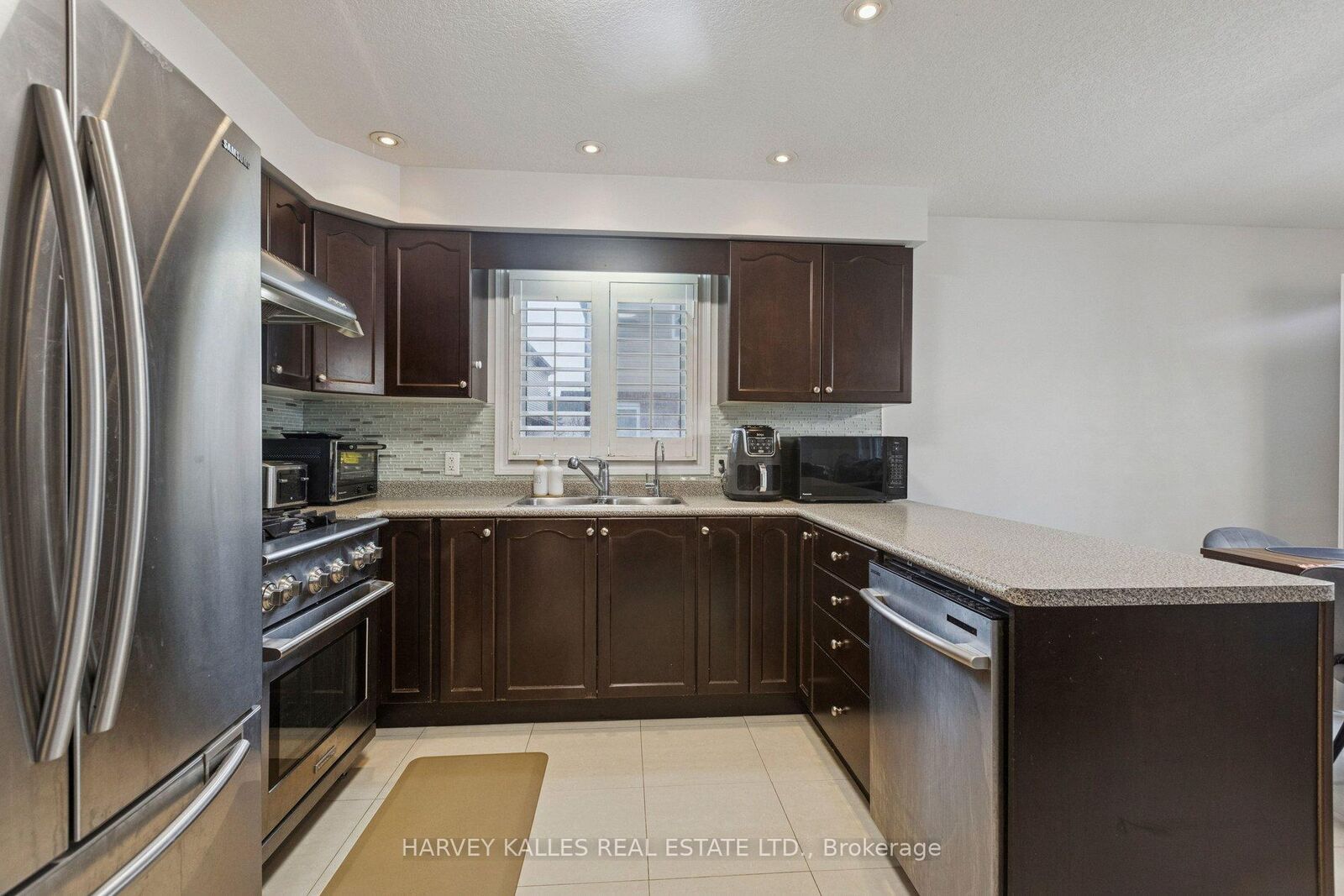 Property Photo: 409 Tealby Crescent ON N2J 4Y8