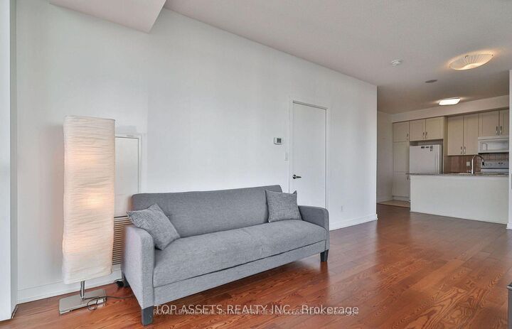 Property Photo: 4070 Confederation Parkway 3009 ON L5B 0E9