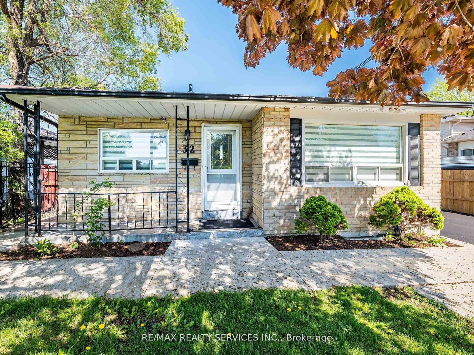 Property Photo: 32 Madoc Drive ON L6V 1Z9