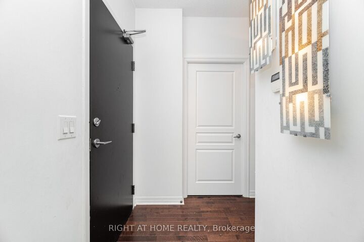 Property Photo: 225 Webb Drive 2308 ON L5B 4P2