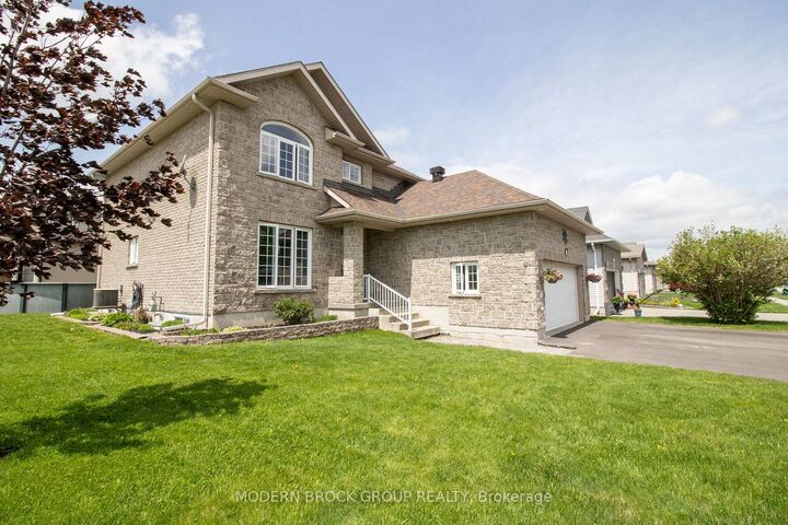 Property Photo: 1000 Crestwood Drive ON K6V 7N1