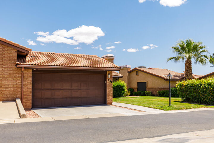 Property Photo:  652 N Ridge Rim Way  UT 84770 