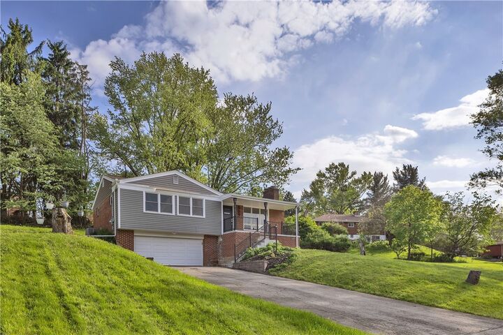 Property Photo: 507 Edgehill Dr PA 15044