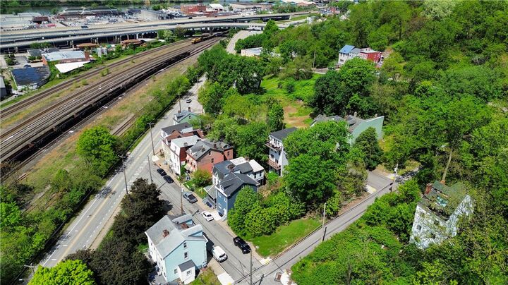 Property Photo:  1300 Stranmore St  PA 15212 