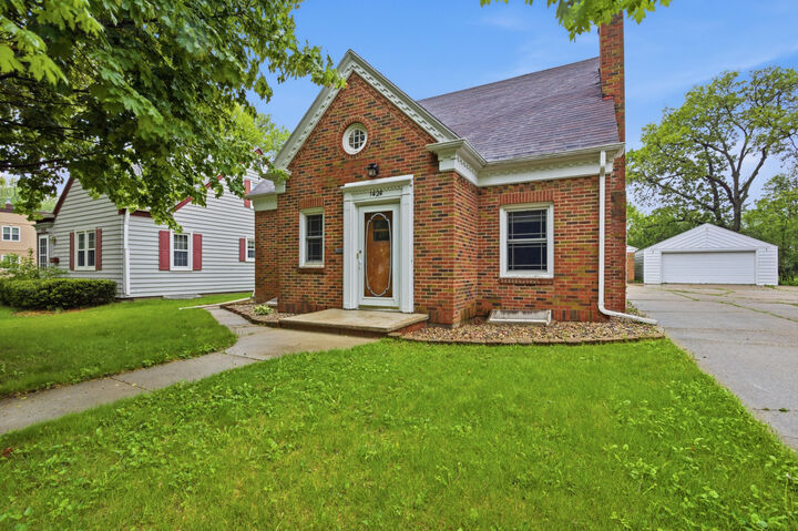 Property Photo: 1424 S Main Street SD 57401