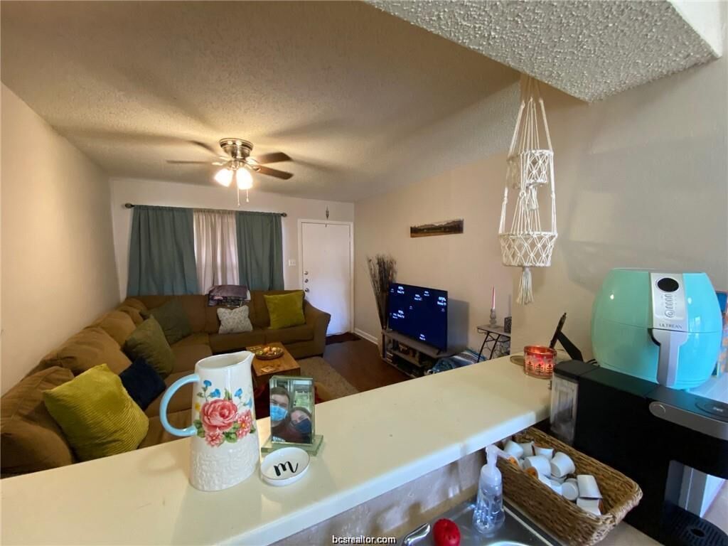 Property Photo:  411 Manuel Dr D  TX 77840 