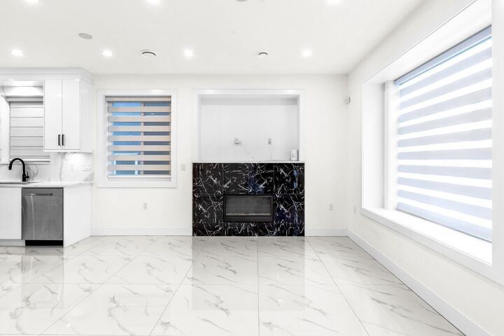 Property Photo:  333 E 64th Avenue 1  BC V5X 2M8 