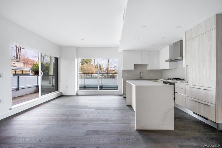 Property Photo: 477 W 59th Avenue 105 BC V5X 1X4