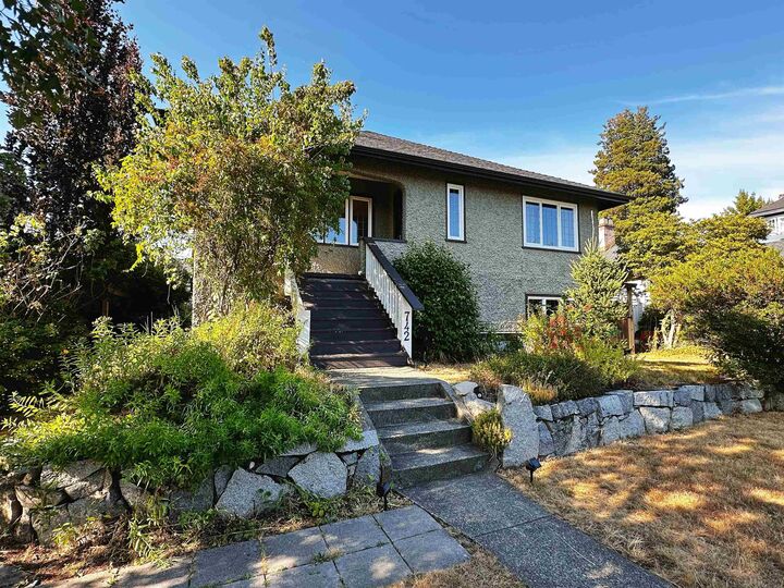 Property Photo:  742 6th E Street  BC V7L 1R6 