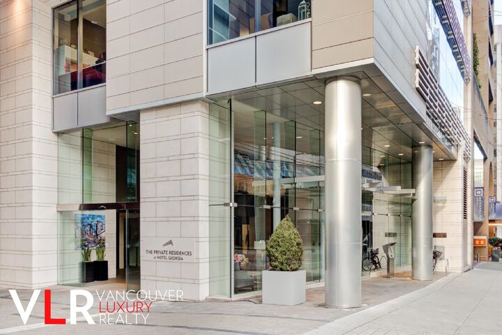 Property Photo: 667 Howe Street 3304 BC V6C 2E5