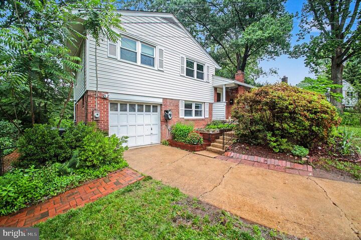 Property Photo: 7411 Ellwood Place VA 22150