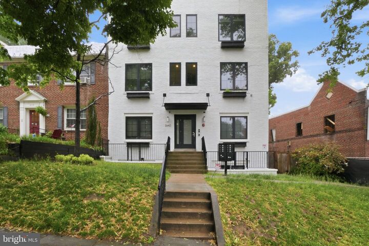 Property Photo: 2642 39th Street NW 6 DC 20007