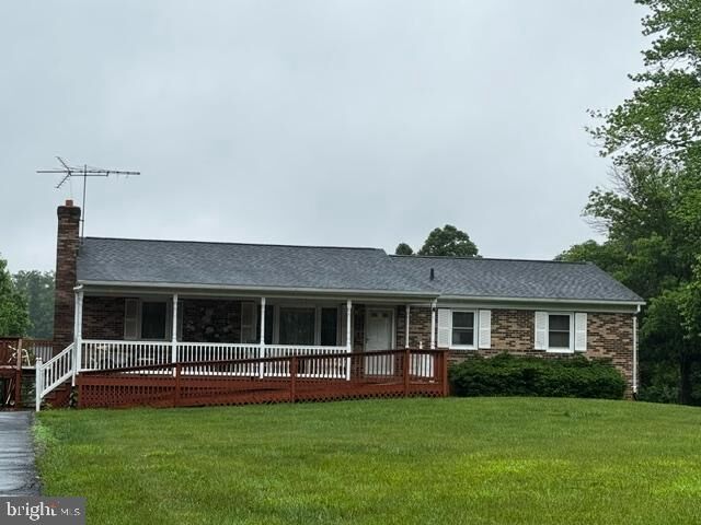 Property Photo: 7087 Lakeview Drive VA 20187