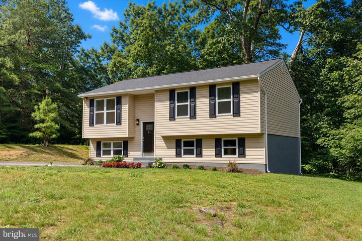 Property Photo:  2024 Yew Court  MD 20685 