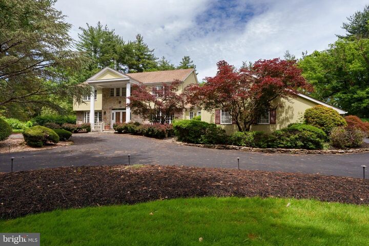 Property Photo:  
