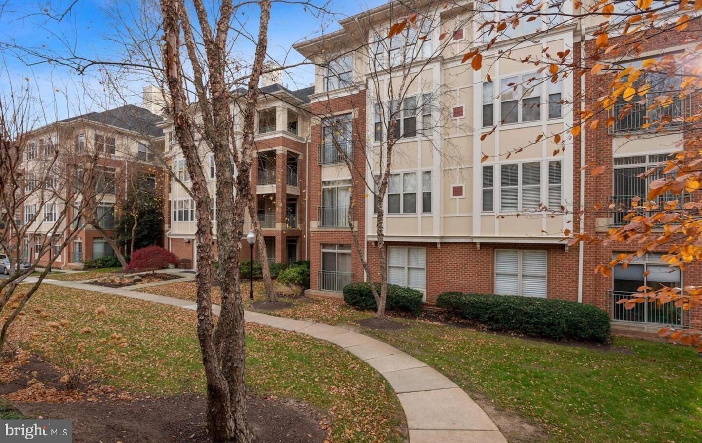 Property Photo:  1860 Stratford Park Place 201  VA 20190 