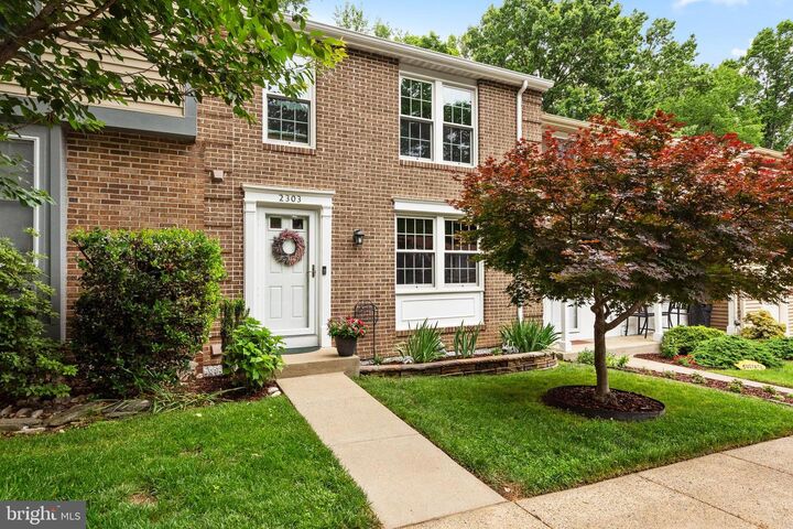 Property Photo:  2303 Middle Creek Lane  VA 20191 