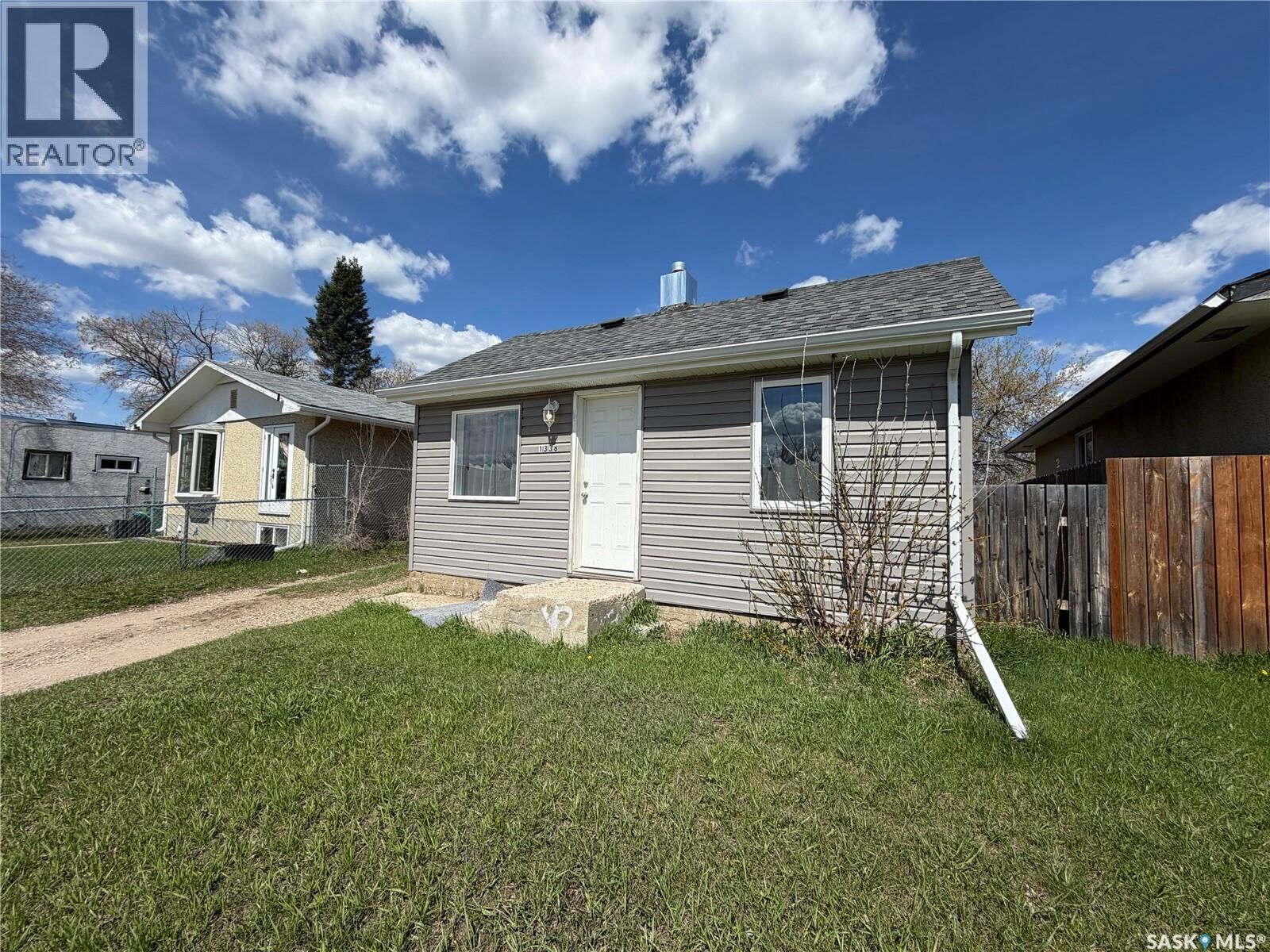 Property Photo: 1338 18th Street W SK S6V 4B9
