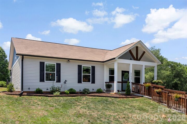 Property Photo: 3121 Suffolk Drive NC 28152