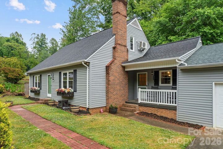Property Photo: 1014 Bramblewood Court NE NC 28645