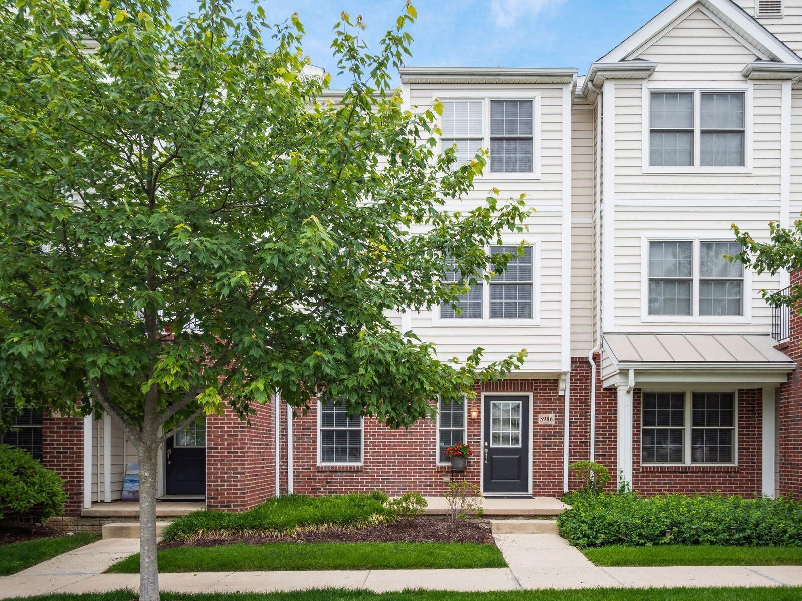 Property Photo:  5986 Turnwood Drive  OH 43081 