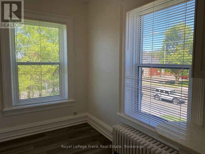 Property Photo: 859 Dundas Street West 9 ON L1N 2N6