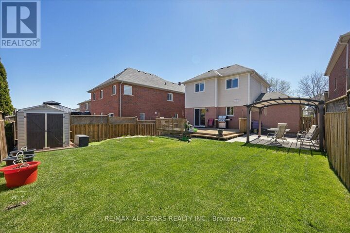Property Photo:  62 Reddenhurst Crescent  ON L4P 4G2 