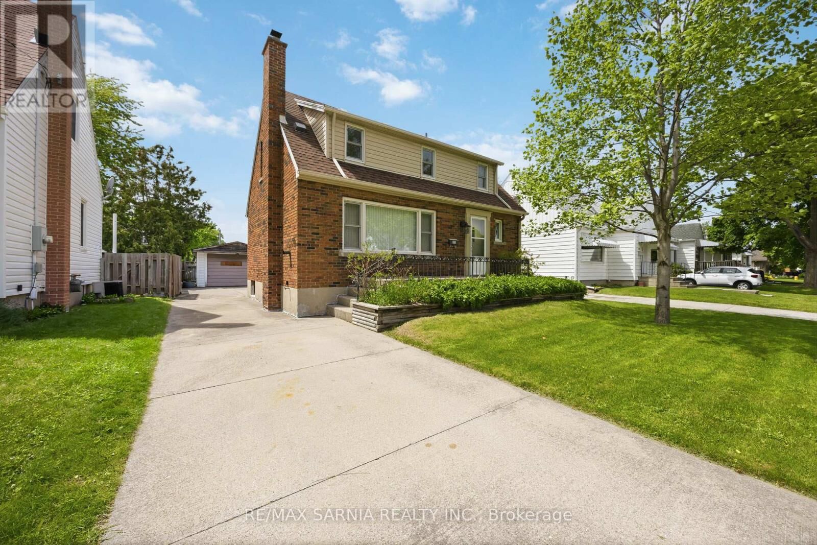 Property Photo: 371 Mack Avenue ON N7T 3P7