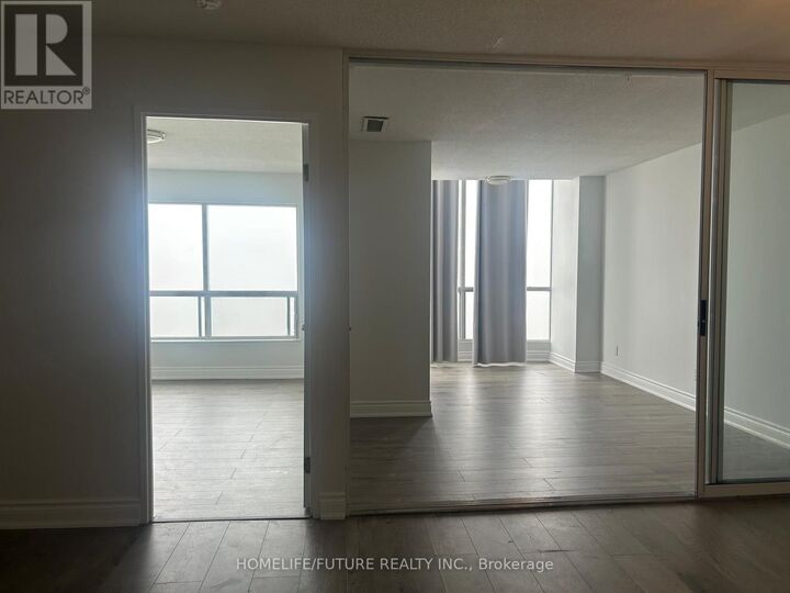Property Photo:  2550 Lawrence Avenue 2209  ON M1P 4Z3 