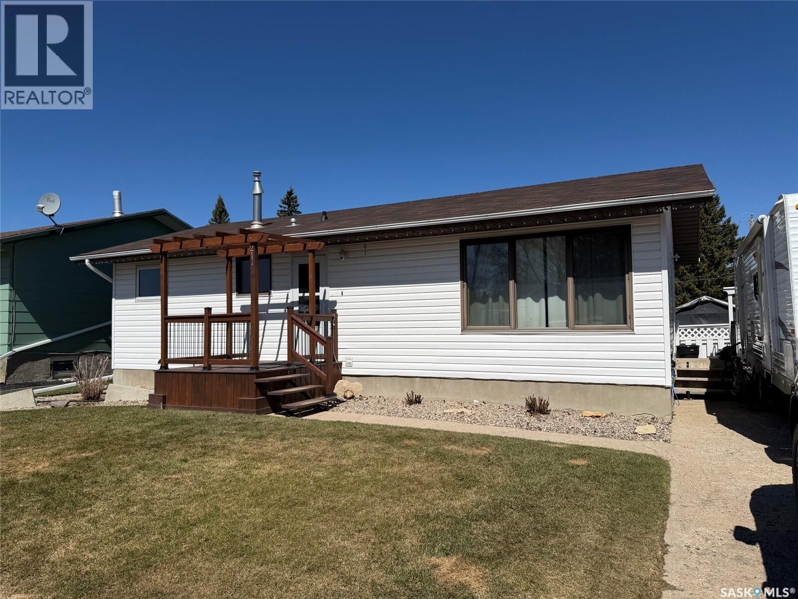 Property Photo:  217 4th Avenue E  SK S0J 2M0 