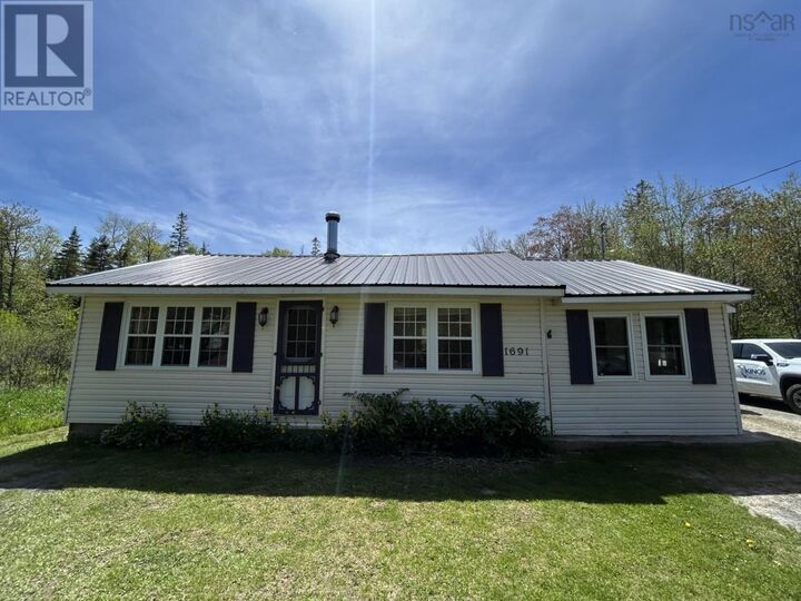 1691 Greenfield Road — photo 1