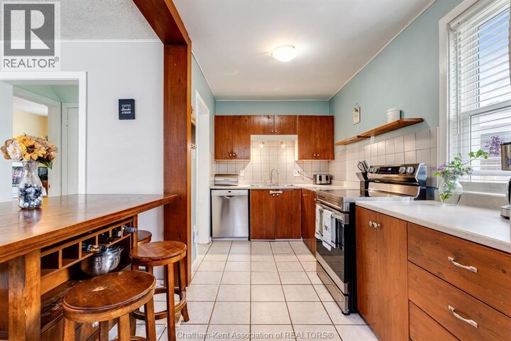 Property Photo:  53 Sunnyside Avenue  ON N7M 1Z8 
