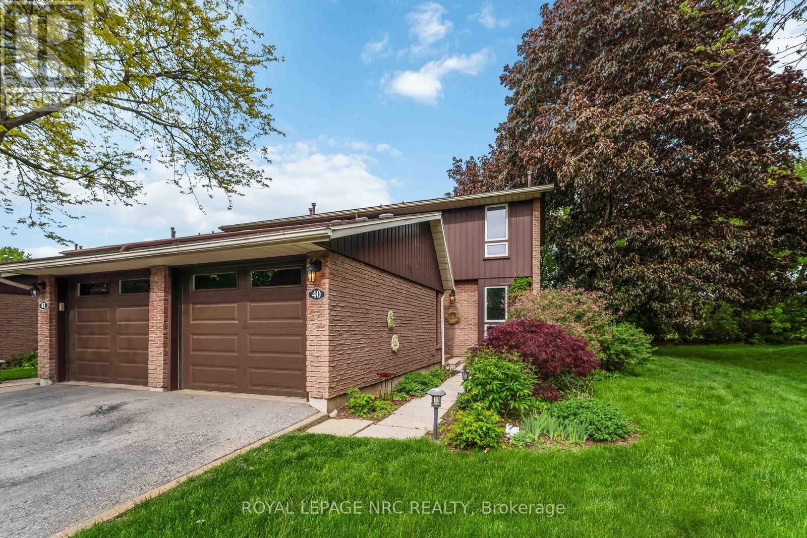 Property Photo:  122 Lakeshore Road 40  ON L2N 6N6 