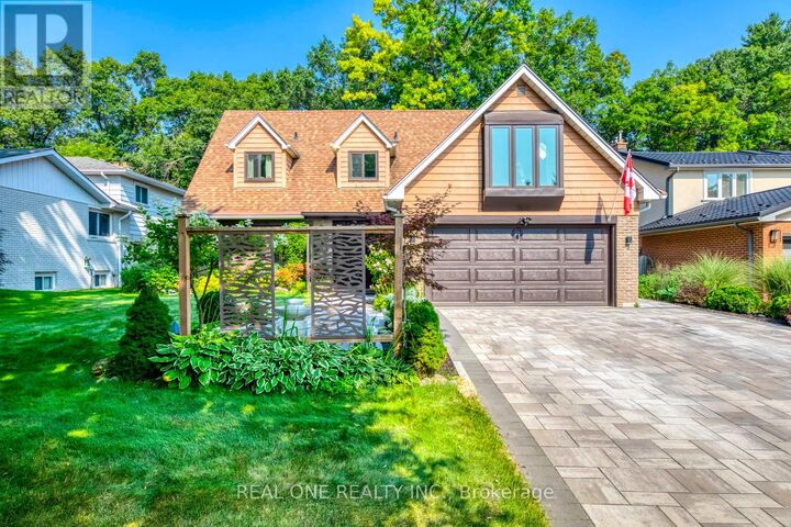 Property Photo:  1005 Fair Birch Drive  ON L5H 1M4 