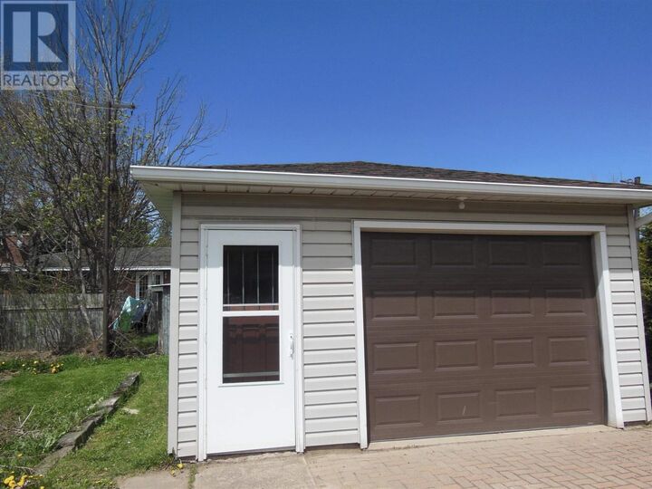 Property Photo:  556 Connaught Ave  ON P6C 2E2 